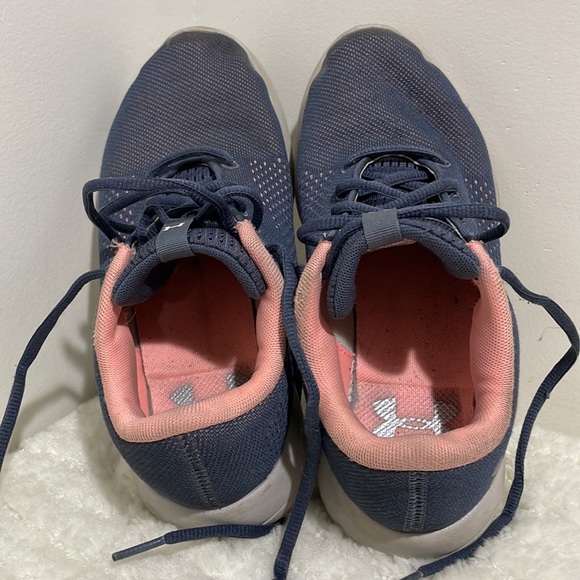 Girls 4.5Y Under Armour Sneakers USED - Picture 5 of 5
